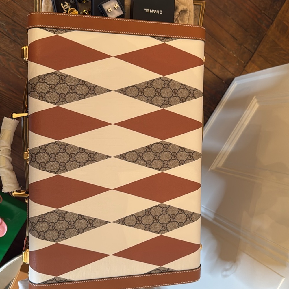 BRAND NEW GUCCI LUGGAGE! Rhombus Beige and ebony GG Supreme canvas Savoy Medium